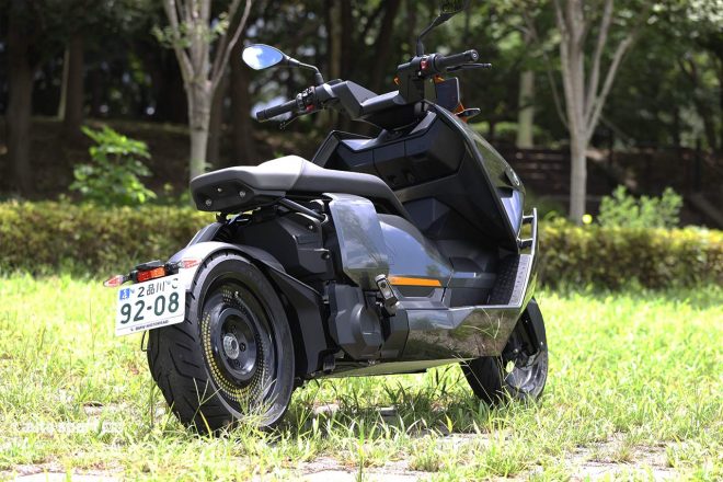 BMW『CE04』