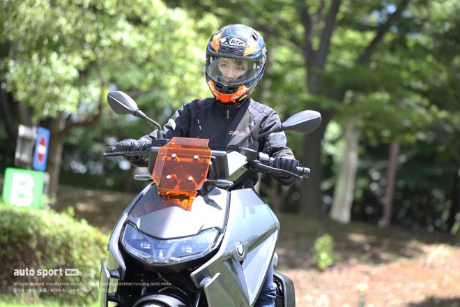 BMW『CE04』