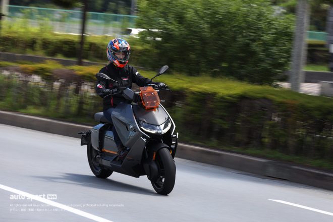 BMW『CE04』