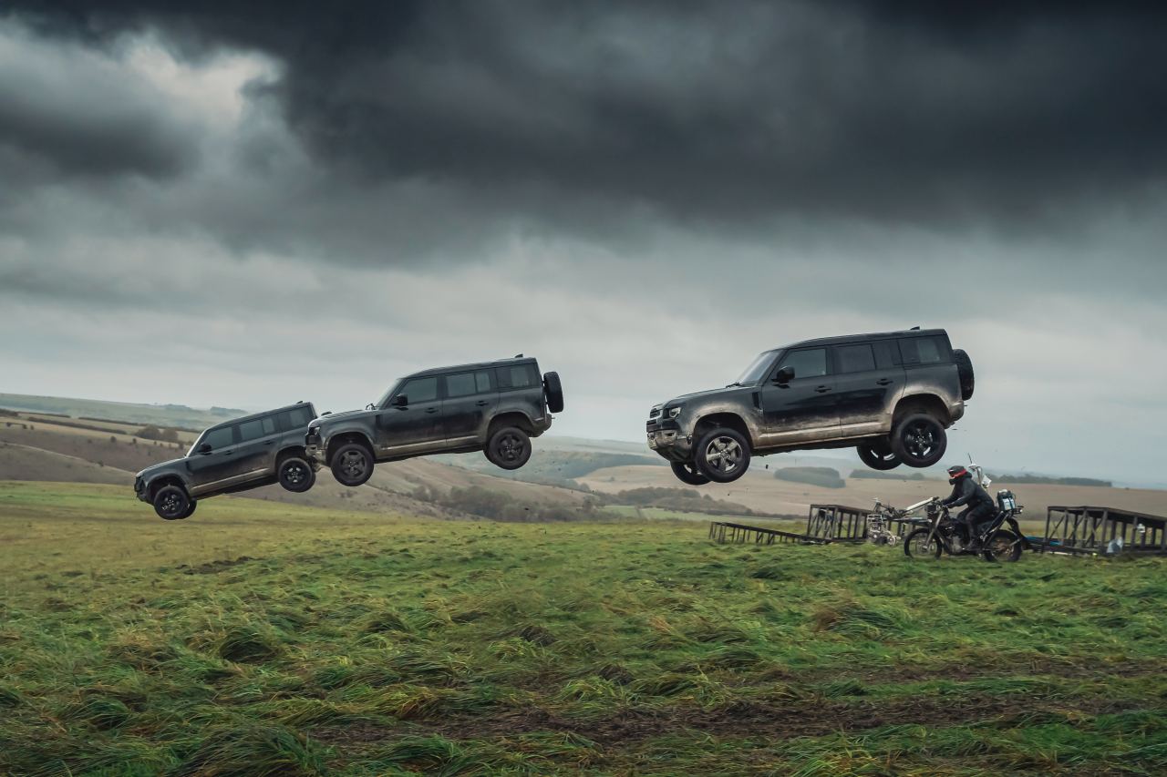 映画『007／ノー・タイム・トゥ・ダイ』に登場した『DEFENDER 110』には、特別な車両識別番号「VIN 007」が与えられた