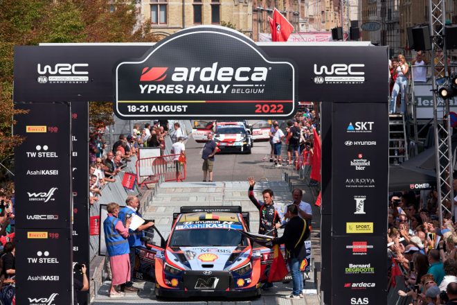 セレモニアルスタートの様子　2022年WRC第9戦イープル・ラリー・ベルギー