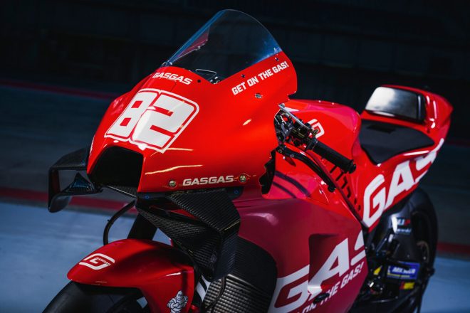 赤と白のカラーリングを纏ったGASGASのMotoGPマシン