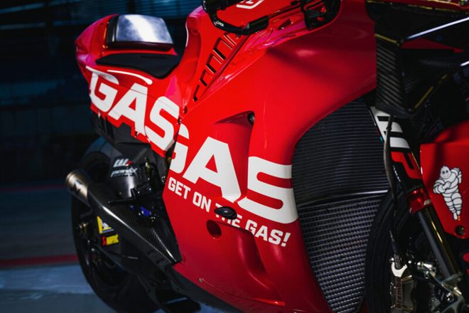 赤と白のカラーリングを纏ったGASGASのMotoGPマシン