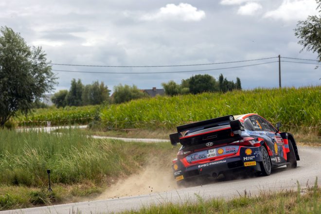 僅差の総合2番手につけているオット・タナク（ヒョンデi20 Nラリー1）　2022年WRC第9戦イープル・ラリー・ベルギー