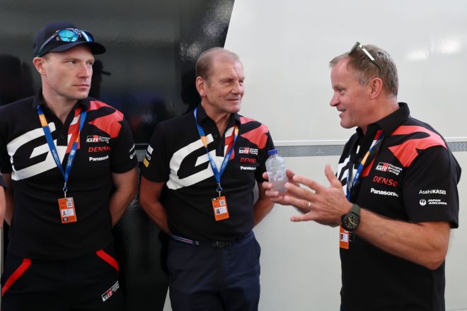 ヤリ-マティ・ラトバラ（TGR WRT代表：左）、ユハ・カンクネン（中央）、トミ・マキネン（前TGR WRT代表：右）