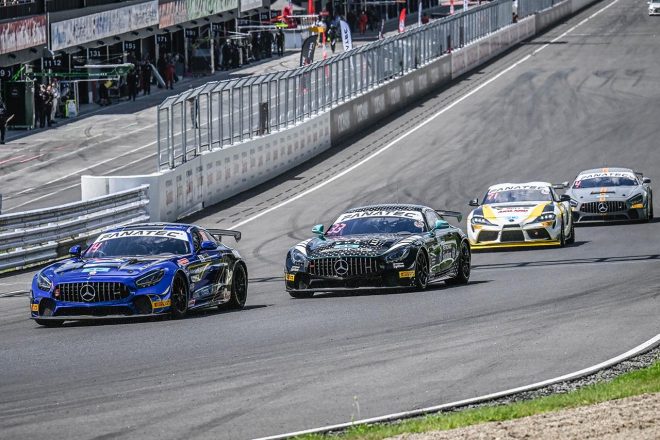 GTワールドチャレンジ・アジア第8戦　GT4の序盤の争い