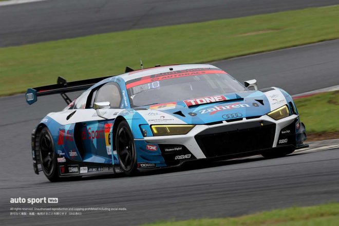 リヤのダウンフォース増加に合わせ、フロントアンダースポイラーを2mm下げて前後の空力バランスを整えている