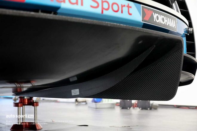 前モデルに比べて小型化されたリヤディフューザーのフィン