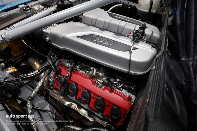 リヤミッドに搭載される5.2リッターV型10気筒エンジン