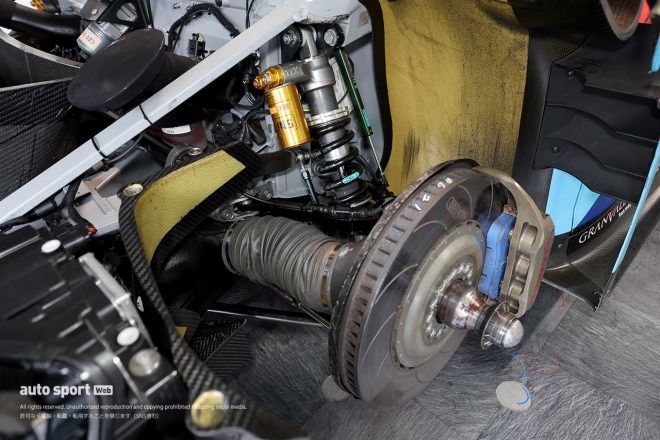 Team LeMans Audi R8 LMSのフロントサスペンションまわり