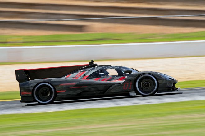 ロード・アトランタで開発テストを行うキャデラックの新型LMDh車両