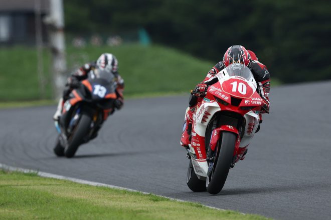 高橋裕紀（JAPAN POST HondaDream TP）、津田拓也（AutoRace Ube Racing Team）／2022全日本ロード第6戦オートポリス ST1000 レース1