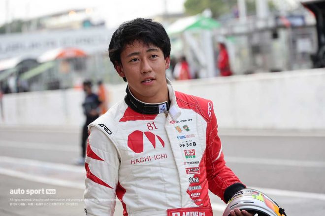2022スーパーGT第5戦鈴鹿　予選アタックを終えた三宅淳詞（HACHI-ICHI GR Supra GT）