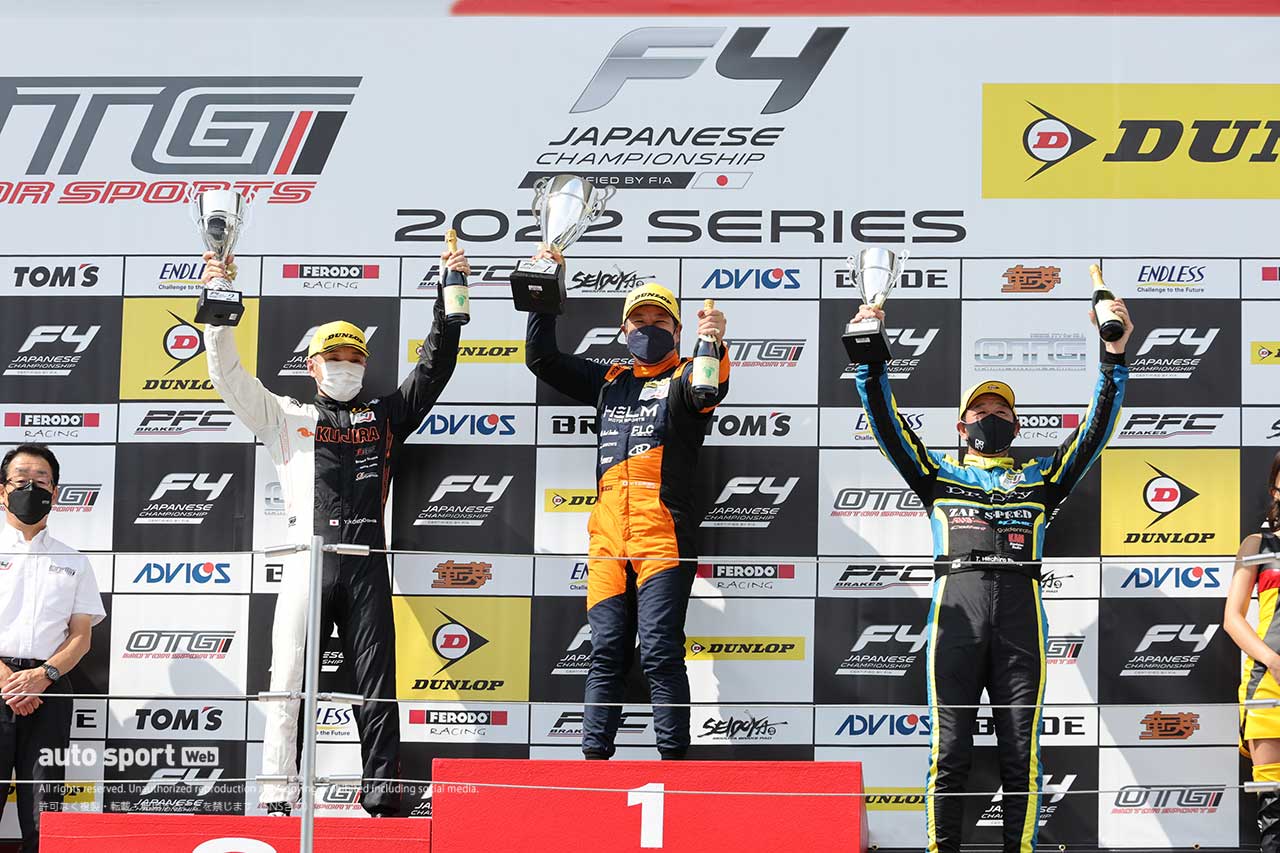 2022FIA-F4選手権第8戦鈴鹿　インディペンデントクラスの表彰式。クラス優勝は鳥羽豊（HELM MOTORSPORTS F110）