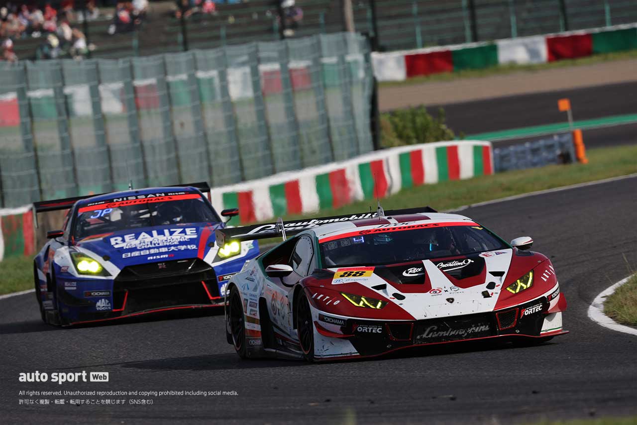 2022スーパーGT第5戦鈴鹿　weibo Primez ランボルギーニ GT3を追うリアライズ日産メカニックチャレンジ GT-R