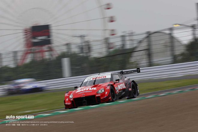 競り合いに強い Zが鈴鹿で躍進 ニッサン同門対決にも松村総監督 もともとリストリクション 制限 はない 第5戦決勝 モータースポーツ スポーツブル スポブル