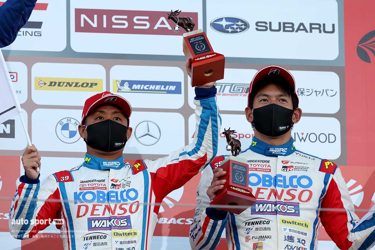 2022スーパーGT第5戦鈴鹿　3位表彰台を獲得した関口雄飛／中山雄一（DENSO KOBELCO SARD GR Supra）