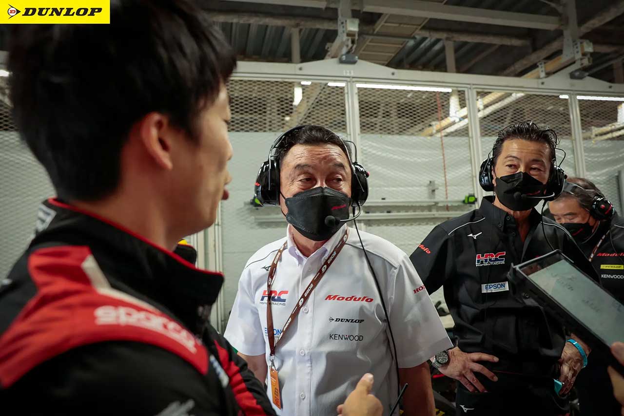 2022スーパーGT第5戦鈴鹿　伊沢拓也と中嶋悟総監督（Modulo NSX-GT）