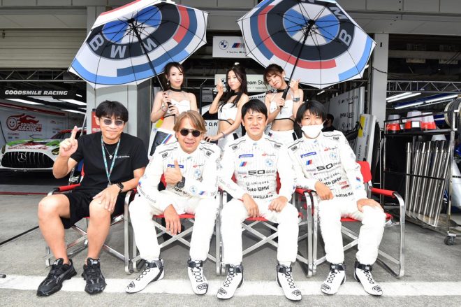 2022スーパーGT第5戦鈴鹿　BMW Team Studieの鈴木康昭代表、アウグスト・ファーフス、荒聖治、近藤翼、BMW Team Studie RQ
