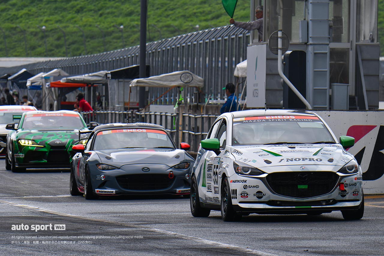第5戦もてぎからMAZDA SPIRIT RACINGはMAZDA2とROADSTERの2台体制となった。