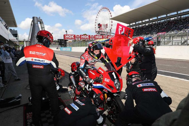 やはりピットワークといえば、ヨシムラSERT Motul