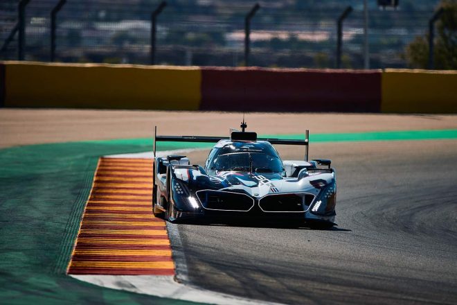 開発テストを行うBMW Mハイブリッド V8