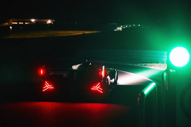 スペインのモーターランド・アラゴンで開発テストを行うBMW Mハイブリッド V8