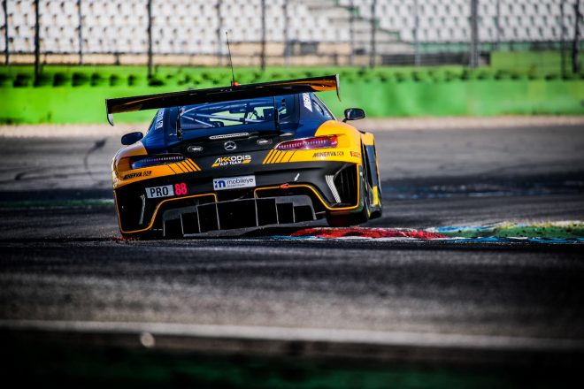 入賞圏内を走りながらトラブルでストップしたエンデュランスカップのランキング首位の88号車メルセデスAMG GT3（AMGチーム・アコーディスASP）　2022年GTWCヨーロッパ第8戦ホッケンハイム