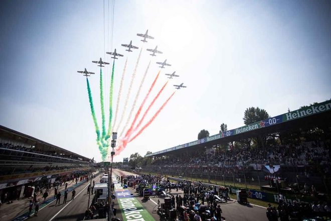 2021年F1イタリアGP決勝レース前にフライパスを行ったフレッチェ・トリコローリ