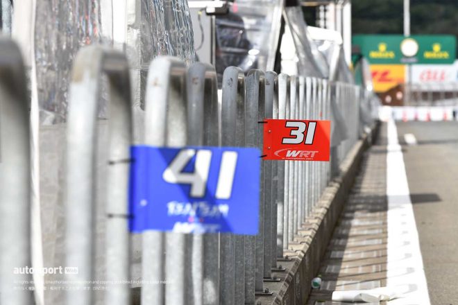 チームWRTのピット位置目標ボード