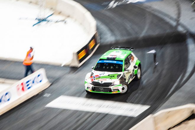 コンクリートバリアにクラッシュしたアンドレアス・ミケルセン（シュコダ・ファビア・ラリー2エボ）　2022年WRC第10戦アクロポリス・ラリー・ギリシャ