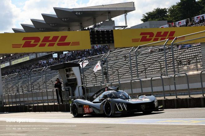 予選アタックへと向かうプジョー・トタルエナジーズの94号車プジョー9X8　ロイック・デュバル