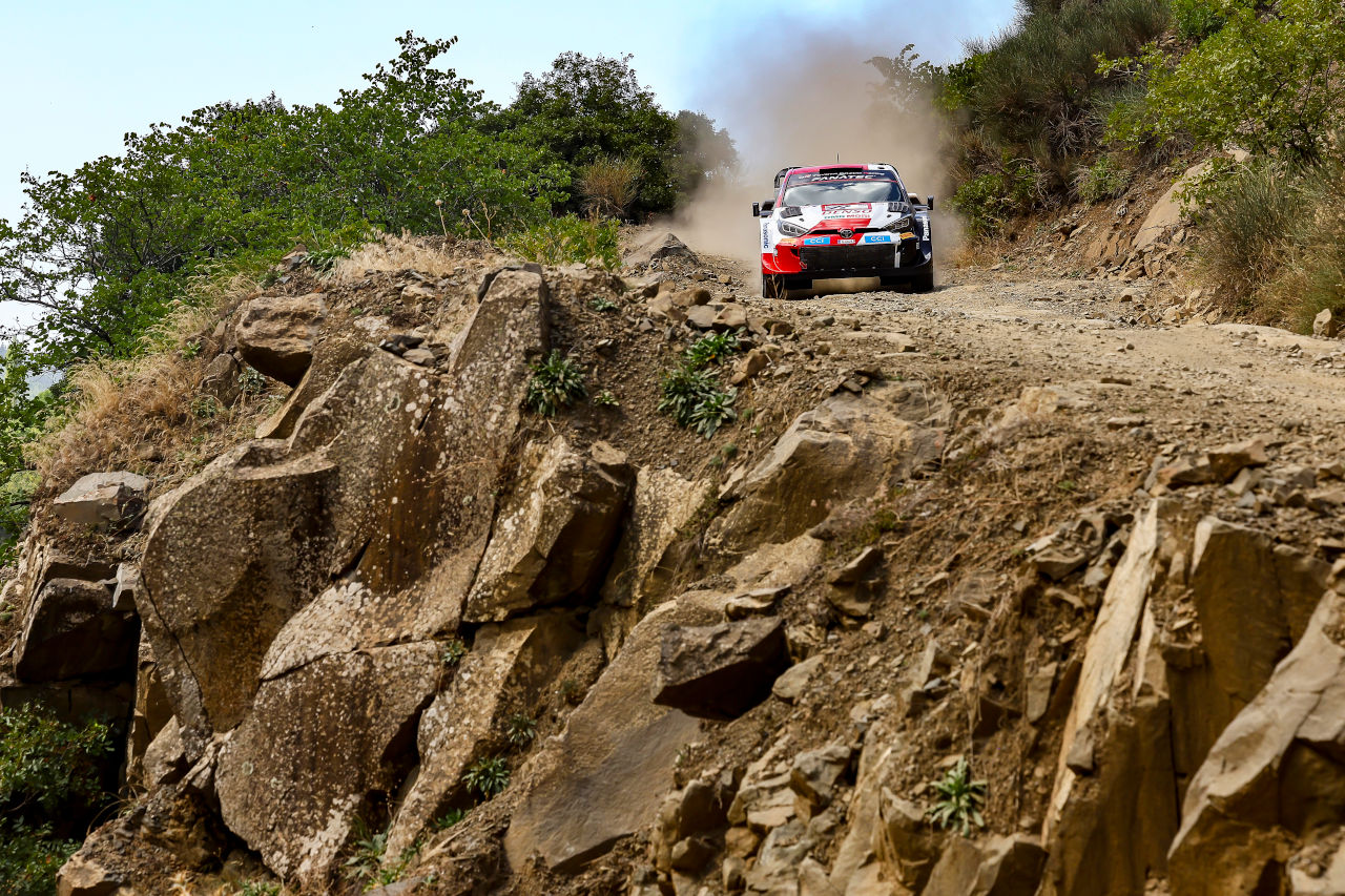 SS9でミスがありマシンのリヤを壊してしまったカッレ・ロバンペラ／ヨンネ・ハルットゥネン組（トヨタGRヤリス・ラリー1）　2022年WRC第10戦アクロポリス・ラリー・ギリシャ