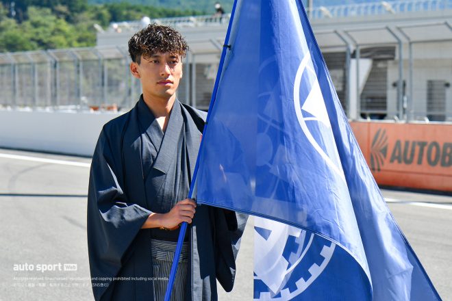 WEC第5戦富士でグリッドボーイを務めた篠原拓朗