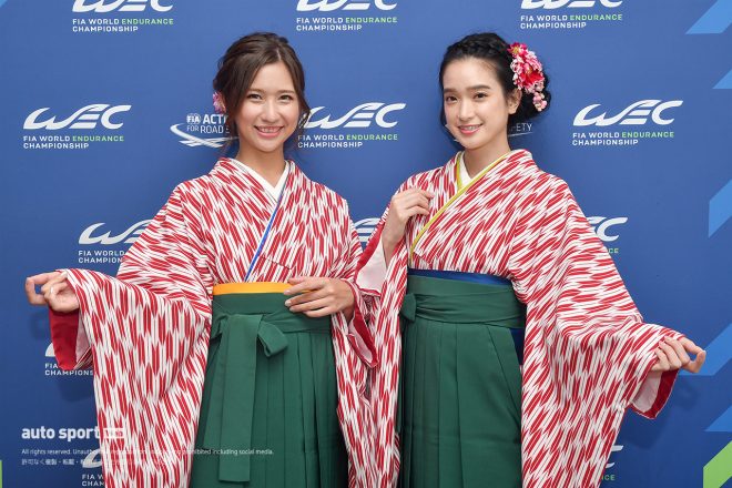 グリッドガールを務めた太田麻美さんと廣川エレナさん