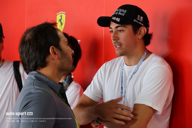 AFコルセのピットを訪れていたジュリアーノ・アレジ