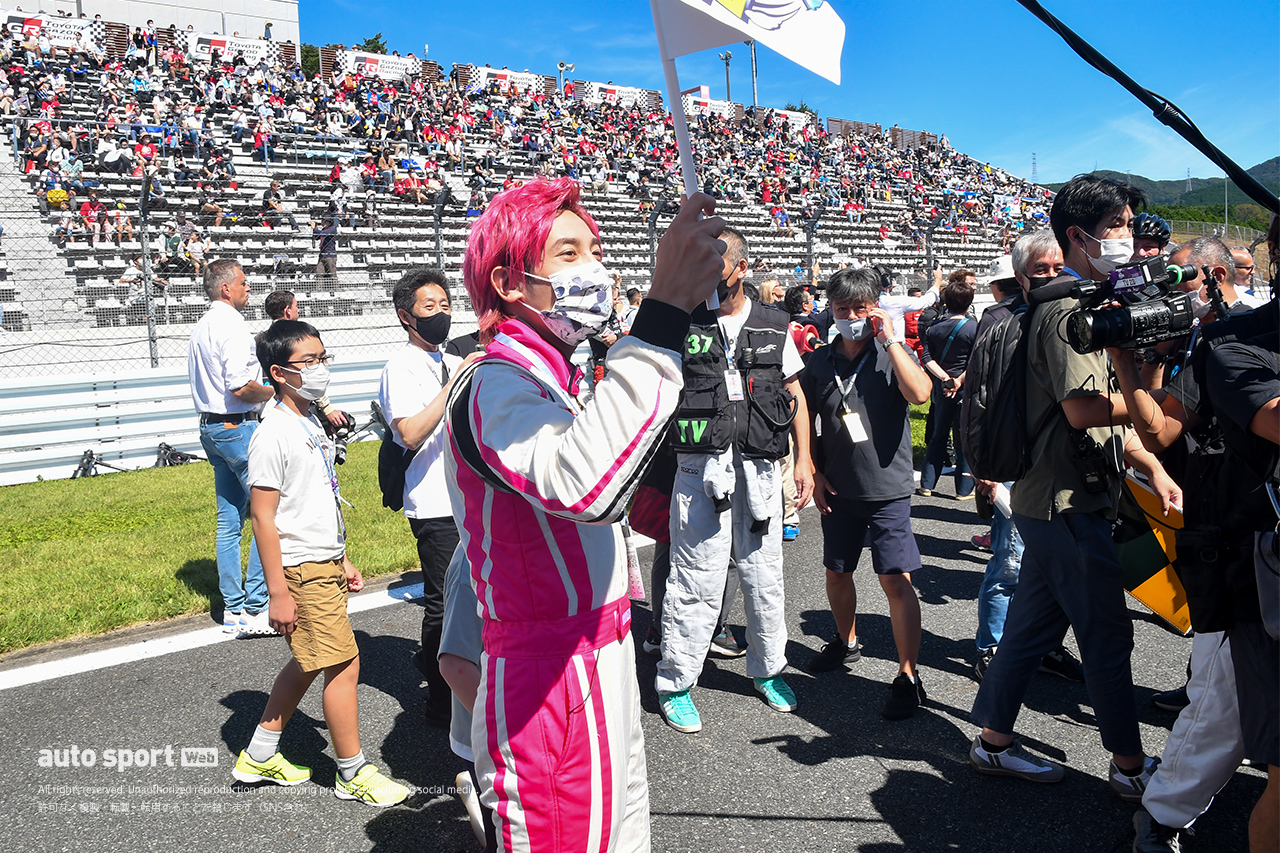 WEC第5戦富士に取材に訪れたEXITの兼近大樹さん