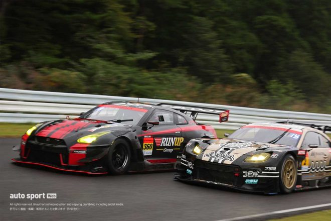 2022スーパーGT第6戦SUGO　RUNUP RIVAUX GT-Rにオーバーテイクを仕掛けるmuta Racing GR86 GT