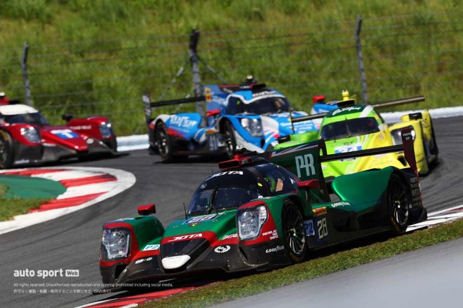 富士スピードウェイを走るLMP2クラスのマシンたち。その足元にはグッドイヤーのタイヤが装着されている