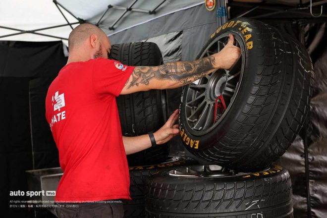 今季、グッドイヤーは雨量が少ない時向けの『インターミディエイト』を廃し、雨用タイヤを1種類に統一した。