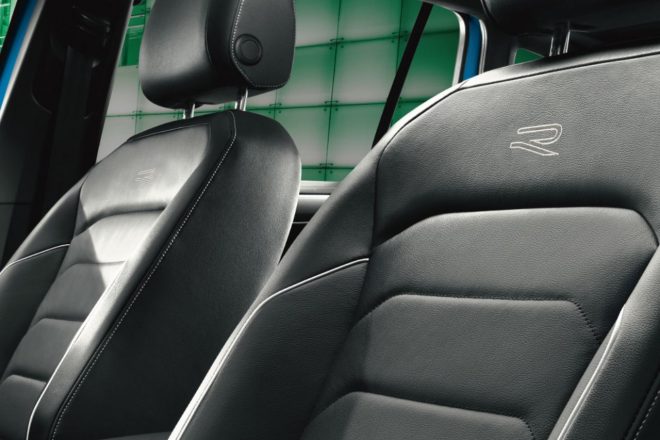 最上位の“Rライン”では、電動調整機能を備えたRライン専用レザーシートなどを含む“レザーシートパッケージ”なども設定する