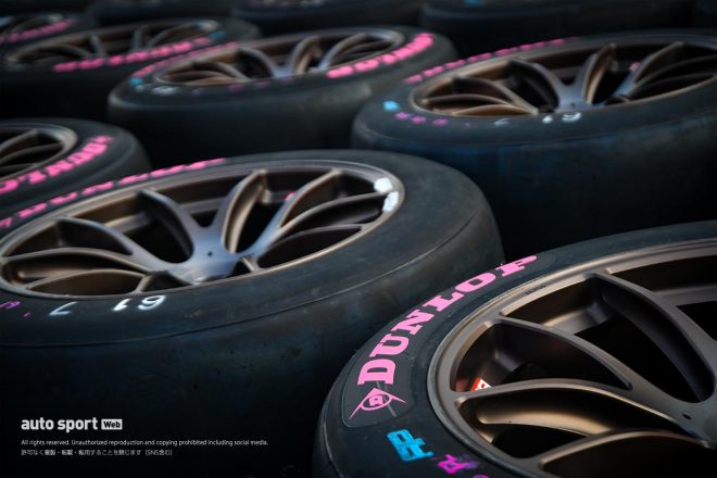 2022スーパーGT第7戦オートポリス　ピンクのロゴのダンロップタイヤ