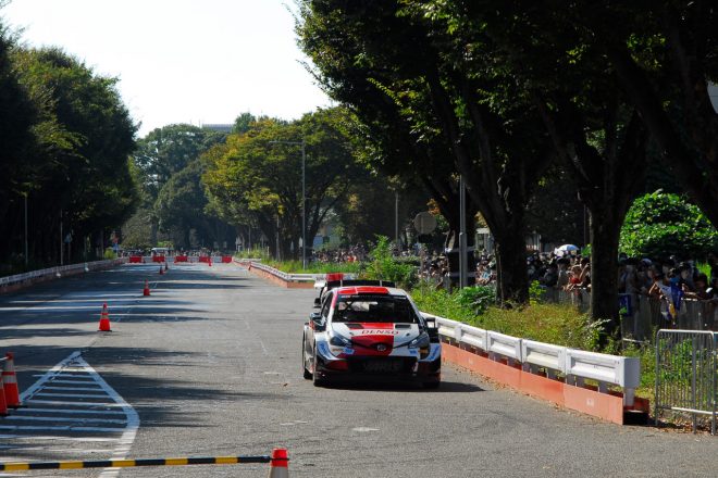 県庁前の公道を封鎖して行なわれたWRカー2台によるデモラン