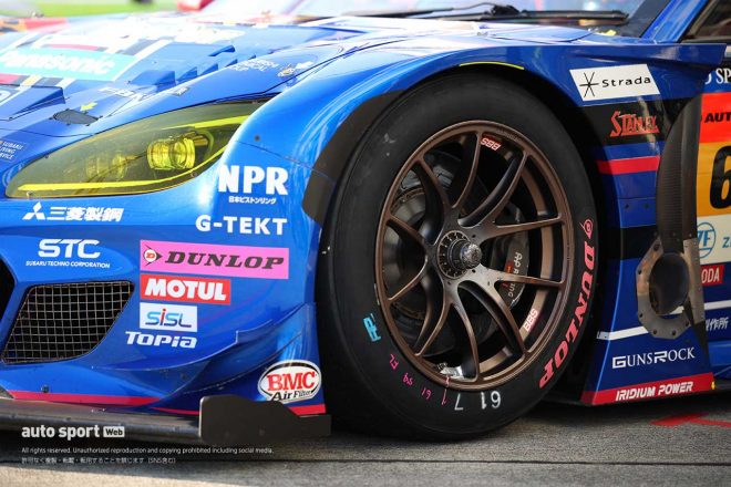 2022スーパーGT第7戦オートポリス　SUBARU BRZ R&D SPORTが履くダンロップタイヤにはピンクのロゴが描かれている