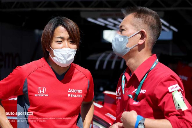 2022スーパーGT第7戦オートポリス　松下信治と田坂泰啓エンジニア（Astemo NSX-GT）