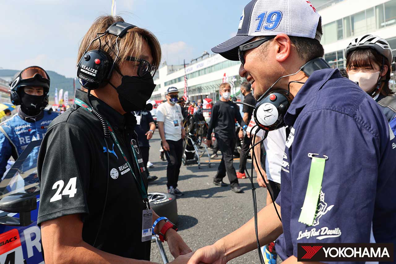 近藤真彦監督（リアライズコーポレーション ADVAN Z）と坂東正敬監督（WedsSport ADVAN GR Supra）