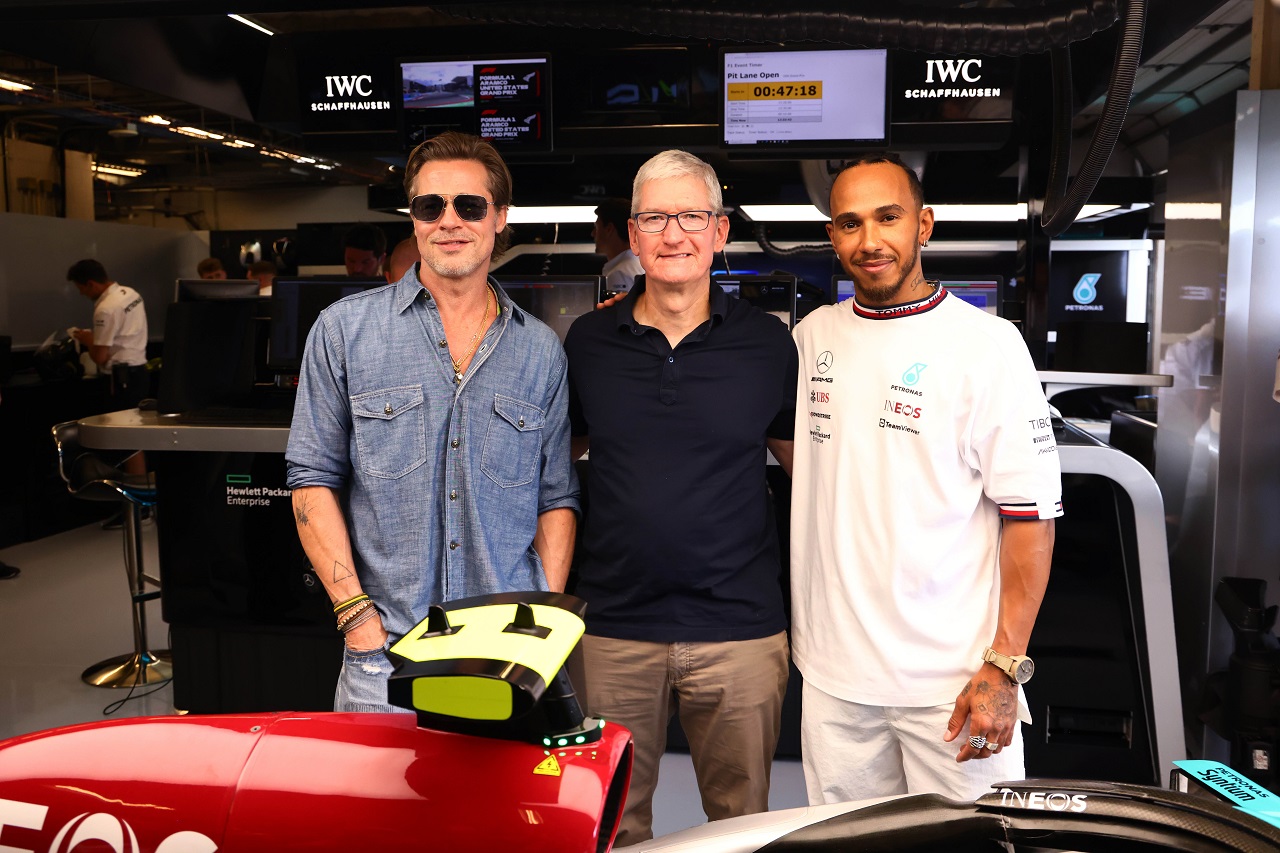 2022年F1アメリカGP　ブラッド・ピット、ティム・クック（アップルCEO）、ルイス・ハミルトン（メルセデス）