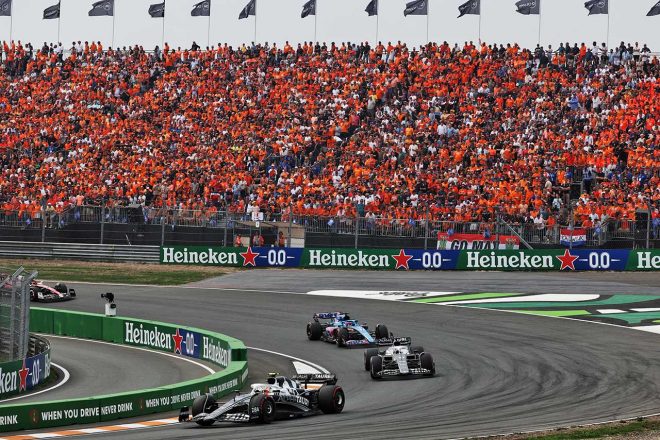 2022年F1第15戦オランダGP 観客席は隙間もないほどオレンジ一色に包まれた