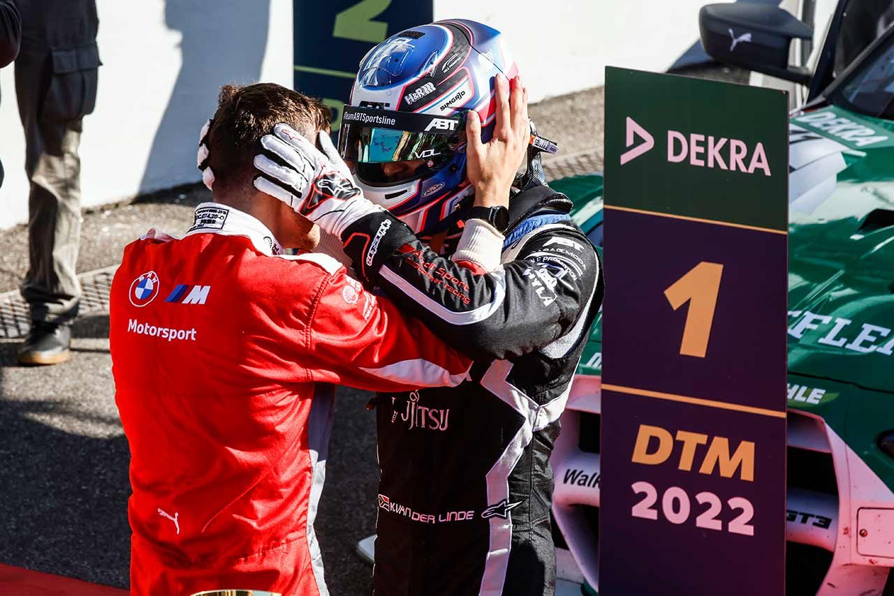 シェルドンのシャツにある73は何を意味しますか?