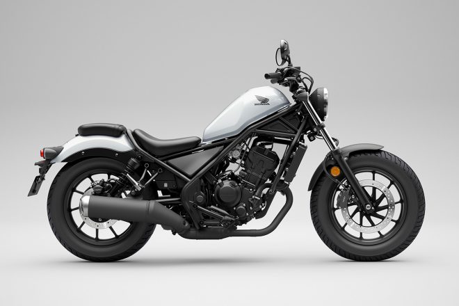 ホンダ・レブル250（パールメタロイドホワイト）